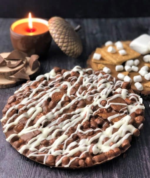 campfire chocolate pizza with marshmallows graham crackers