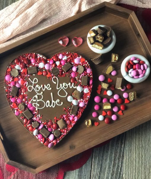 custom heart chocolate pizza says love you babe on wooden tray